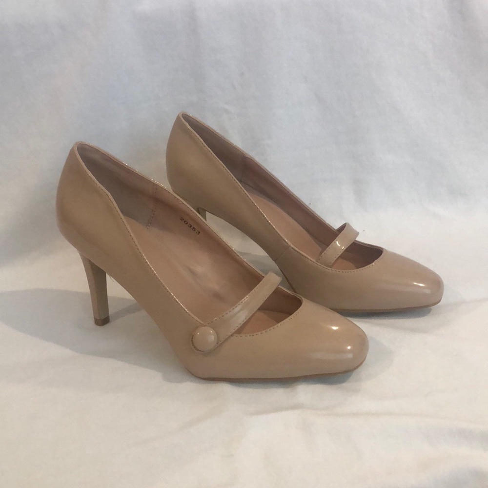*NWT patent nude pumps *price firm*